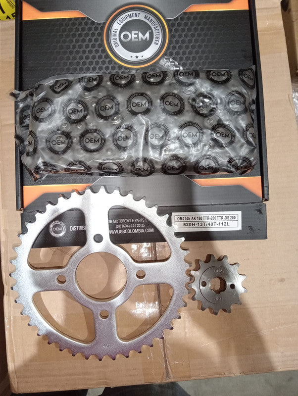 Kit de Arrastre 13x40 4 Huecos (Cadena 520H-112) para Motocicleta AKT 180 TTR, 200 TTR, DS 200 - Marca OEM (Calidad Original) (Despacho 4 a 5 días hábiles)