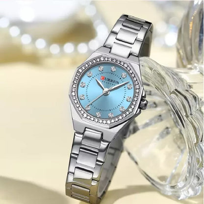 Reloj Curren 9100 para Mujer: Elegancia Compacta y Estilo Atemporal