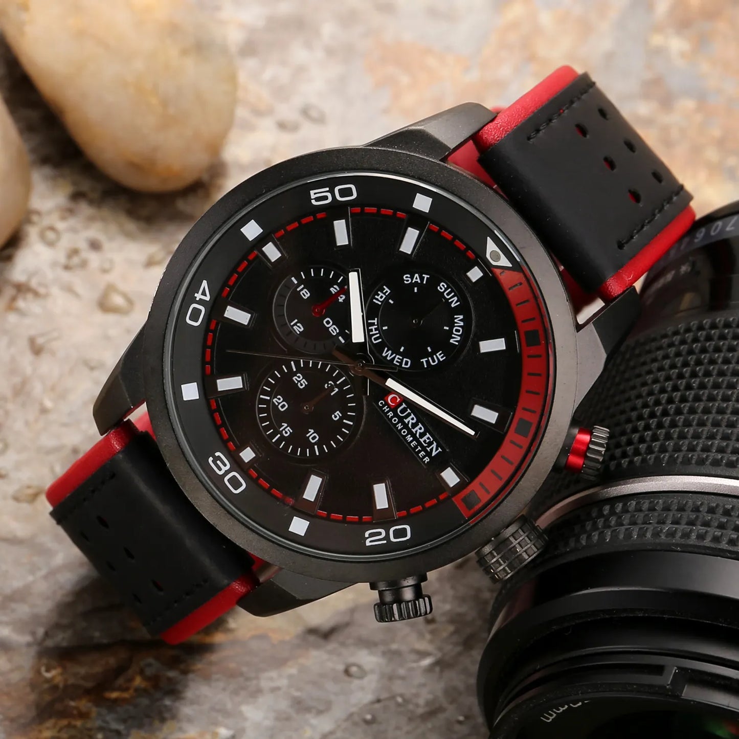 Reloj Curren 8250: Estilo Clásico con Pulso de Cuero y Tarjeta de Garantía