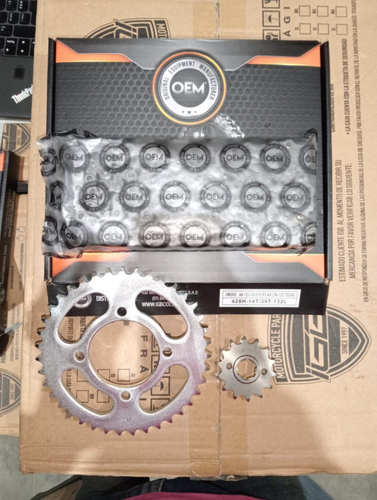Kit de Arrastre 14x39 4 Huecos (Cadena 428H-132) para Motocicleta AKT 125/150 EVO R3, AKT CR4 125 (Todos los modelos) - Marca OEM (Calidad Original) (Despacho 4 a 5 días hábiles)