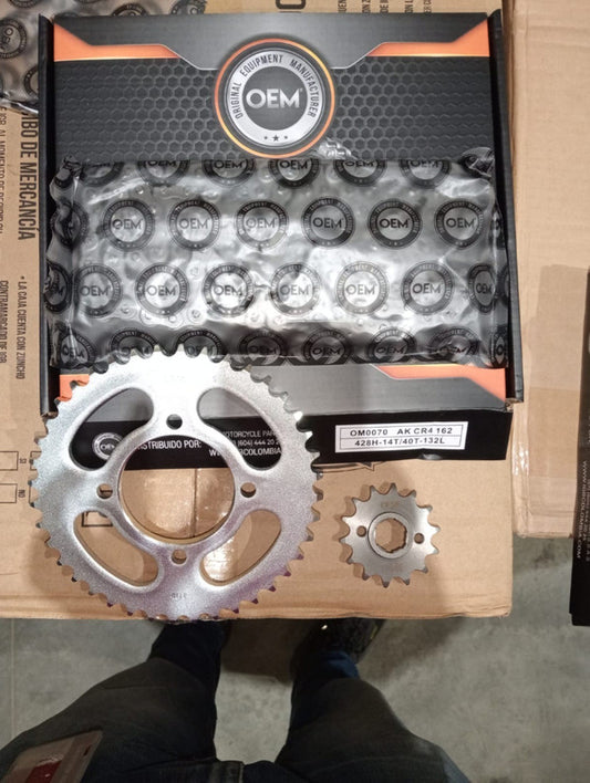 Kit de Arrastre 14x40 4 Huecos (Cadena 428H-132) para Motocicleta AKT CR4 162 - Marca OEM (Calidad Original) (Despacho 4 a 5 días hábiles)